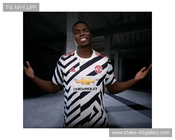 身披黑色十字球衣的足球传奇人物揭秘与成就分析