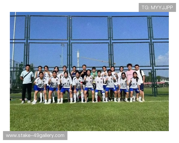 高清记录绿茵巨星同框瞬间展现足球魅力与团队精神